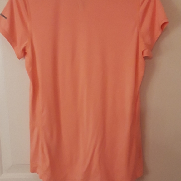 Nike Sports  tee - Picture 3 of 3